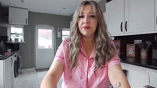 MissHoneyPenny Chat XXX in diretta