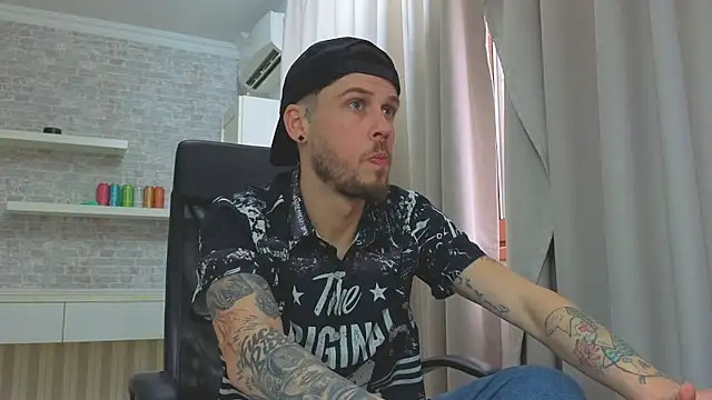 Czat XXX na żywo – JonahShaw