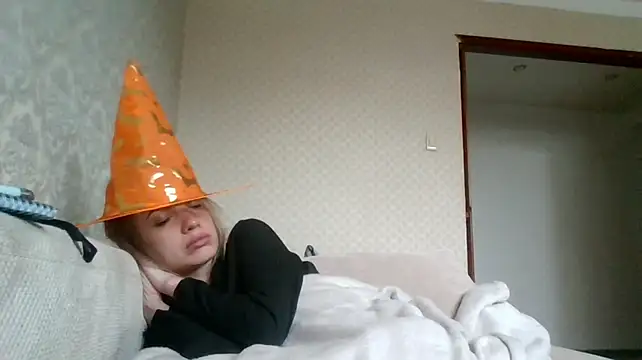Онлайн чат XXX LoraMorarr