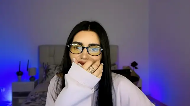 Онлайн чат XXX Little_miaa_
