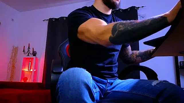 Chatroom XXX en direct de MightyAaron66