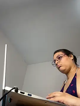 Alliceadams Chat XXX in diretta