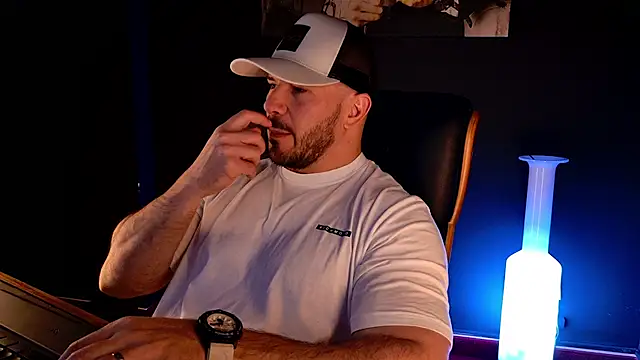 AngeloEric Chat XXX live