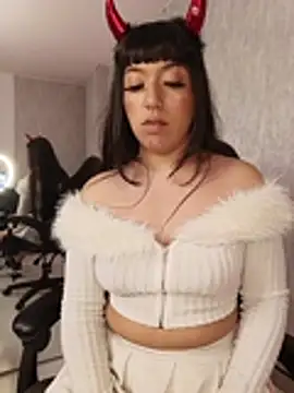 Czat XXX na żywo – Emily_Roussee