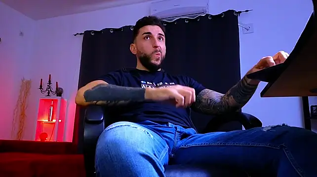 MightyAaron66 Adlı Modelin Canlı XXX Sohbeti