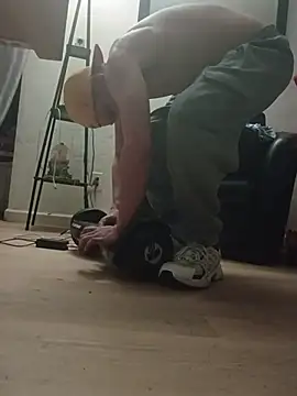 Yoooo633 XXX чат на живо