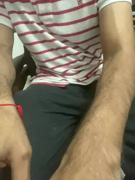 צ'אט XXX בשידור  חי של slimmdaddyy