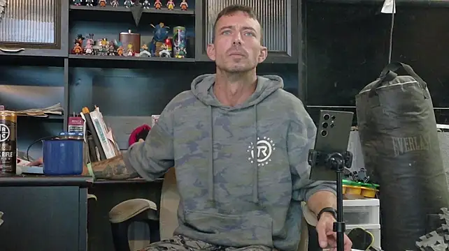 TheInexperiencedCatfish's Live XXX Chat