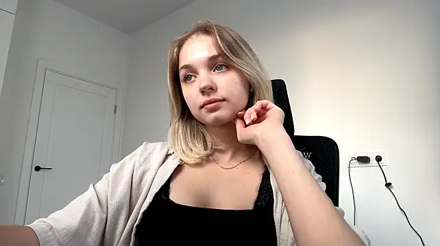 EveryoneEve's Live XXX Chat