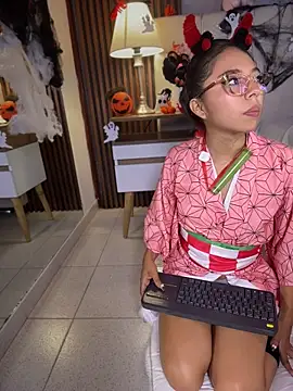 I_AM_EMMA_ Adlı Modelin Canlı XXX Sohbeti
