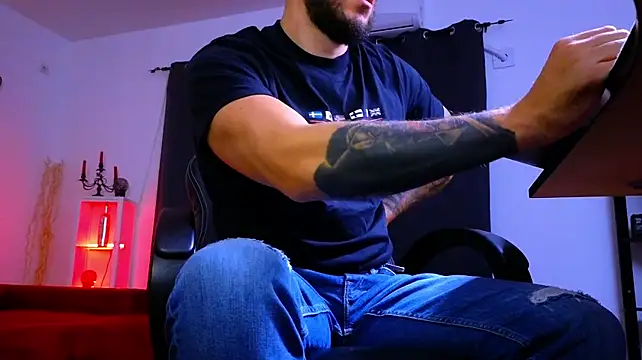 MightyAaron66 Live XXX Chat