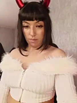 Czat XXX na żywo – Emily_Roussee
