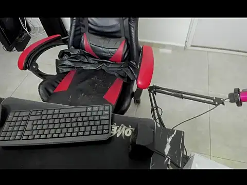 XXX chat uživo modela master_findom_leather