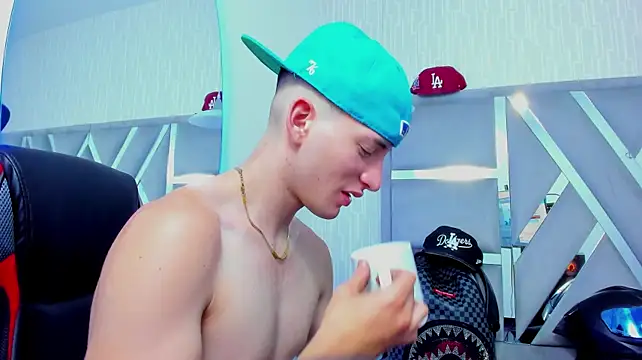 Онлайн чат XXX hunterheat__