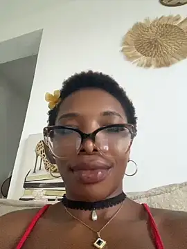 Chat +18 de FitEbonyPrincess ao vivo