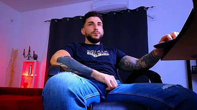 MightyAaron66 লাইভ XXX চ্যাট