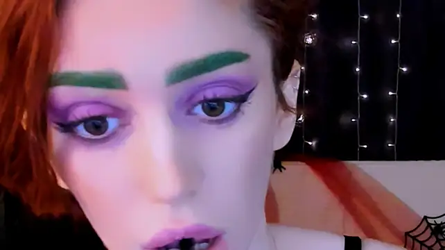 ChristinaConteeree Adlı Modelin Canlı XXX Sohbeti