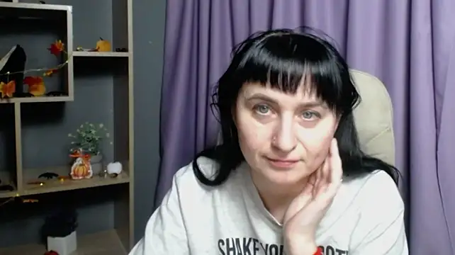 NinaFlawlees' Live XXX Chat