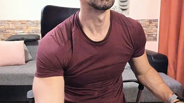HotHunkTrainer XXX чат на живо