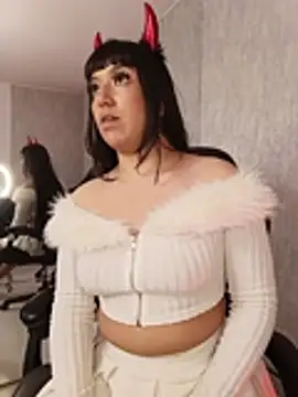 Emily_Roussee Chat XXX in diretta