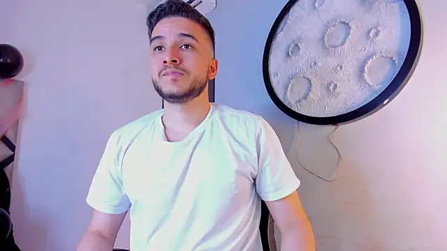 Mike_0012 – Naživo XXX chat