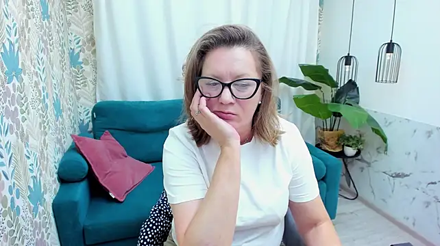 LeaPure live XXX chat