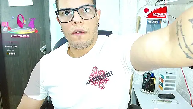 Realjoel01 লাইভ XXX চ্যাট