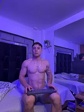 צ'אט XXX בשידור חי של MR_MUSCLE