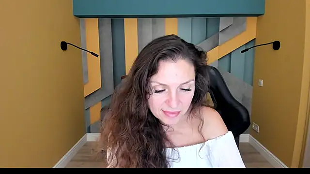 EllaLong's Live XXX Chat