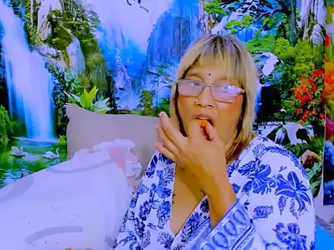 indianroxy's Live XXX Chat