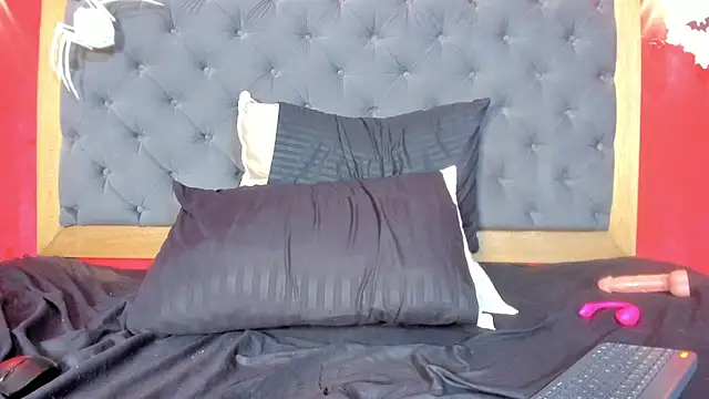 YayaHilton's Live XXX Chat