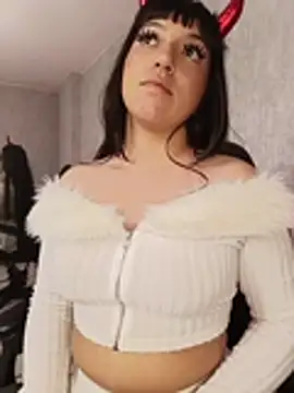 Czat XXX na żywo – Emily_Roussee
