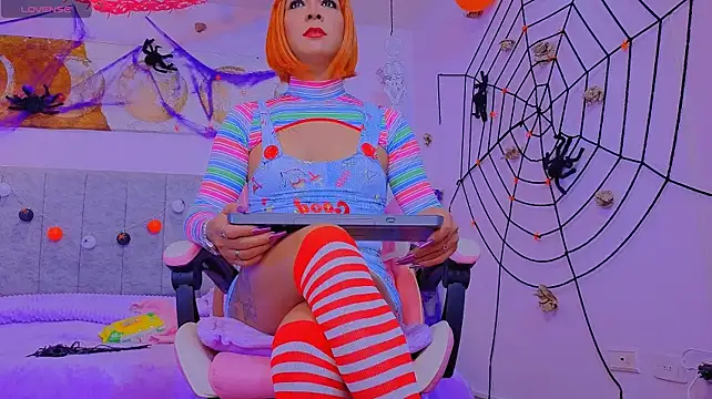 housegirl_bigcock Show in webcam