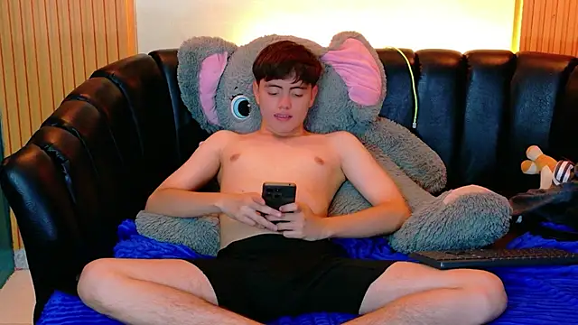 Chat +18 de Brian_Montes ao vivo