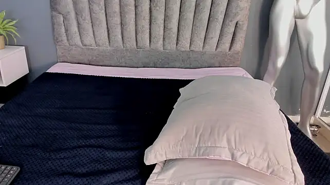 Charlie___Musk Adlı Modelin Canlı XXX Sohbeti