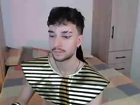 Онлайн чат XXX Adrien_polo