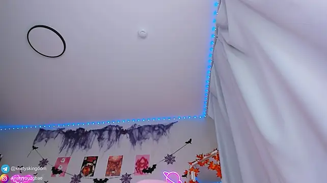 Kate_Clover লাইভ XXX চ্যাট