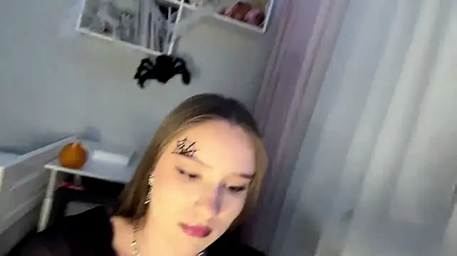 Онлайн чат XXX DonetteAlaya