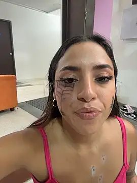 Онлайн чат XXX MeggyMae_