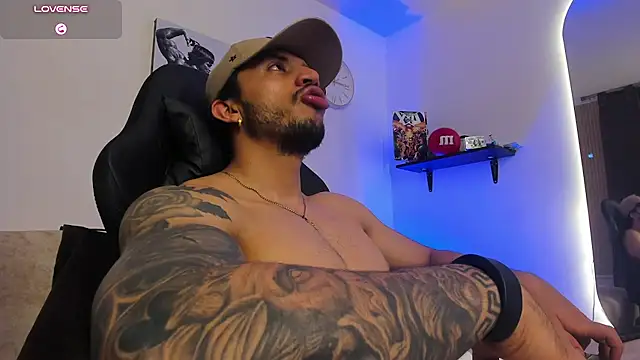 צ'אט XXX בשידור חי של LiamReigns_