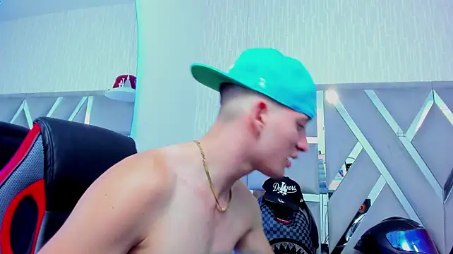 Chat +18 de hunterheat__ ao vivo