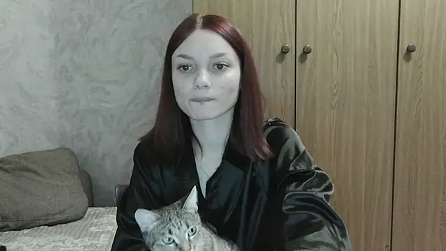 Lola_SweetGlow Chat XXX in diretta