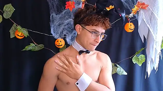 Aaron_Eze Adlı Modelin Canlı XXX Sohbeti