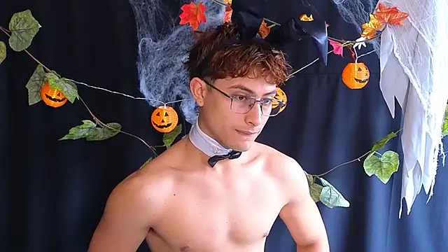 Aaron_Eze élő XXX-chatje