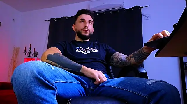 MightyAaron66 লাইভ XXX চ্যাট