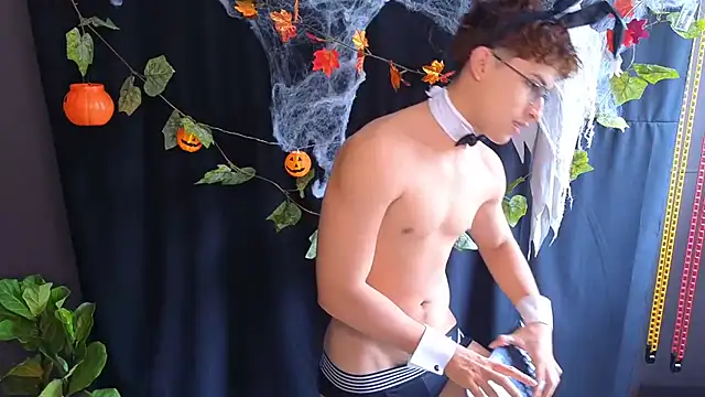 Aaron_Eze Chat XXX live