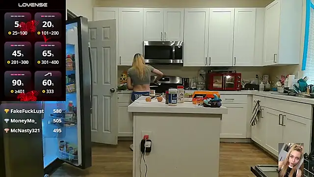 Blondiewithanass Live XXX-Chat