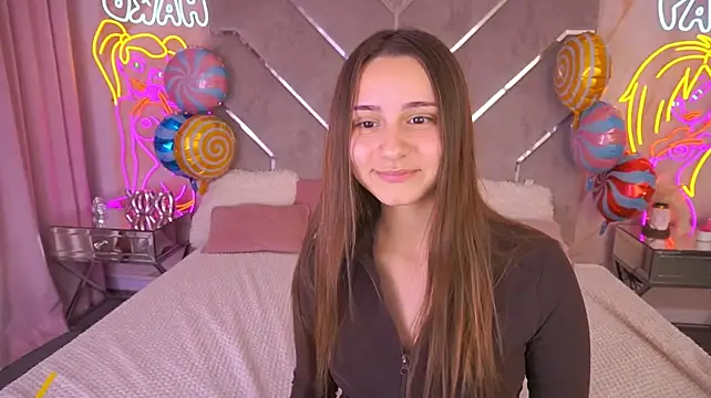 TinyNatalie Chat XXX in diretta