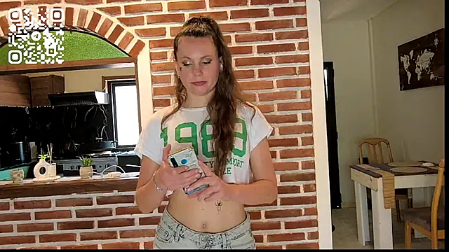 Chat +18 de JacklynSwisshelm ao vivo