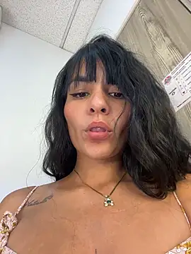 LuxeBrunetteXXX Chat XXX in diretta